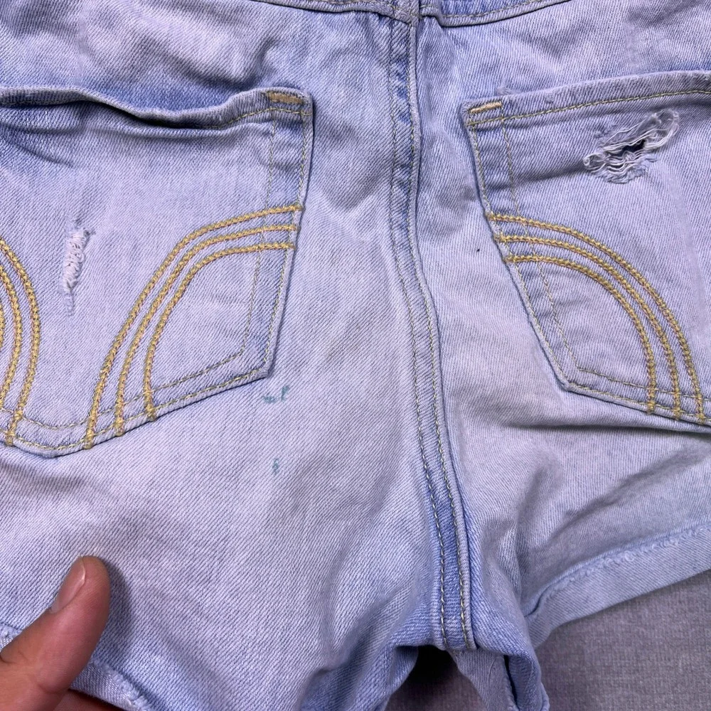Hollister California‎ Womens Light Wash Distressed Denim Shorts Size 27